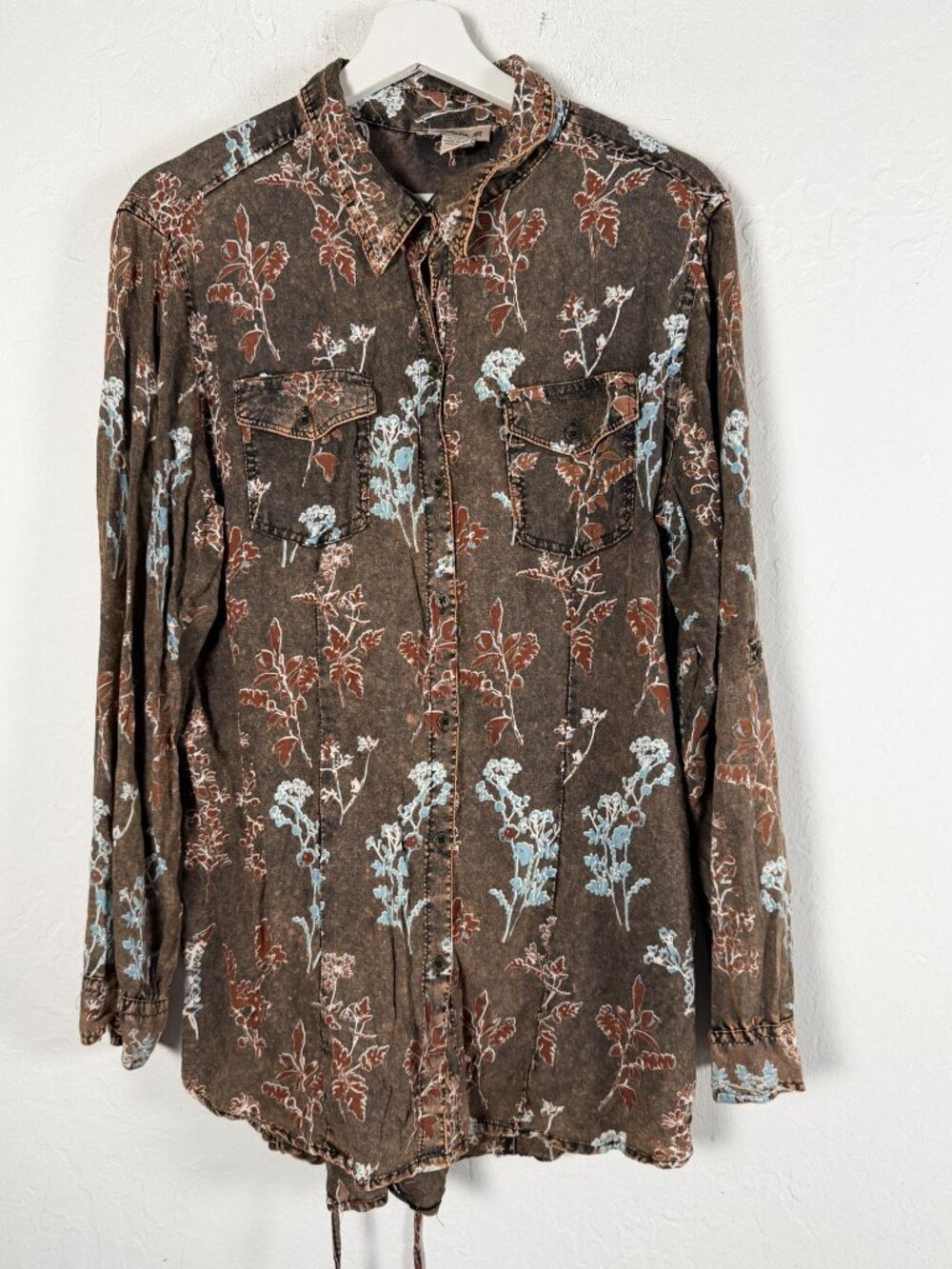Lola P Shirt Women's Wildflower Print Acid Wash Button Up Roll Tab Sleeve Large